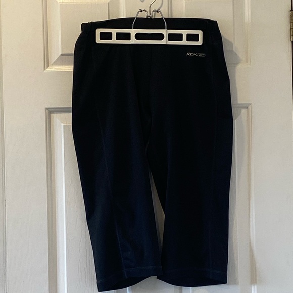 Reebok Pants - FREE WITH PURCHASE Reebok Black Capri Leggings Women’s M